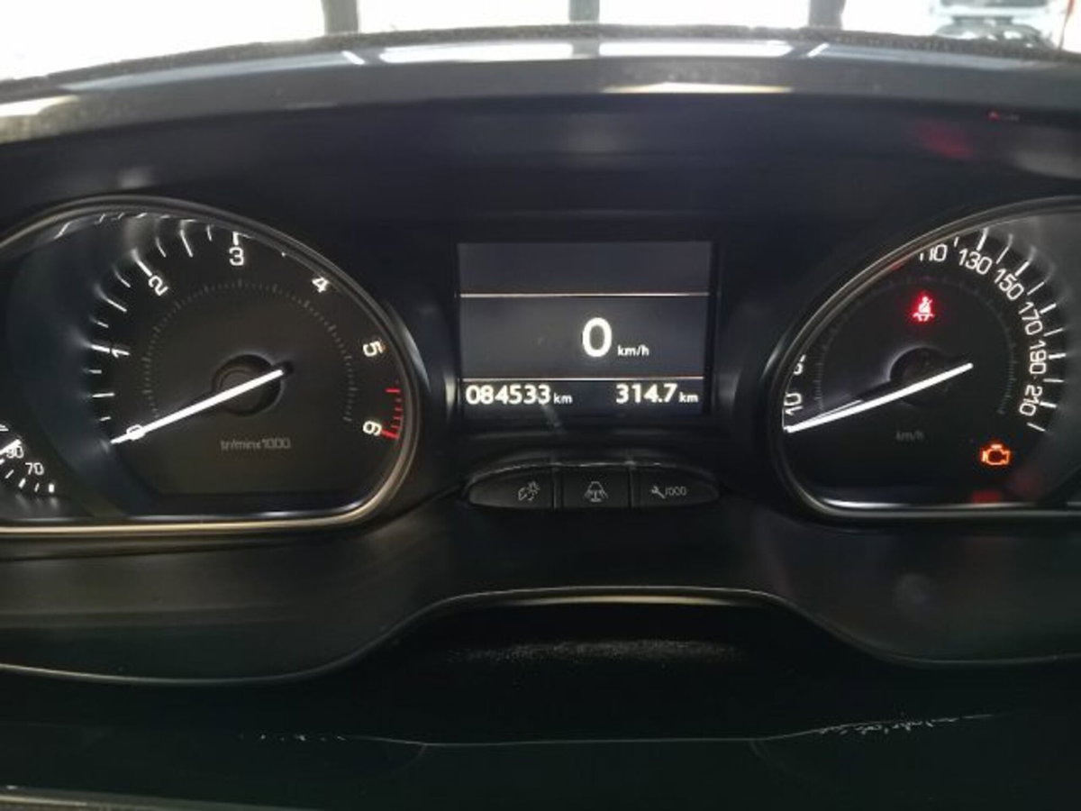Peugeot 2008 100 S&S Allure (14)