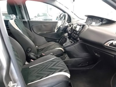 Lancia Ypsilon 0.9 TwinAir 5 porte Metano Ecochic Gold (9)