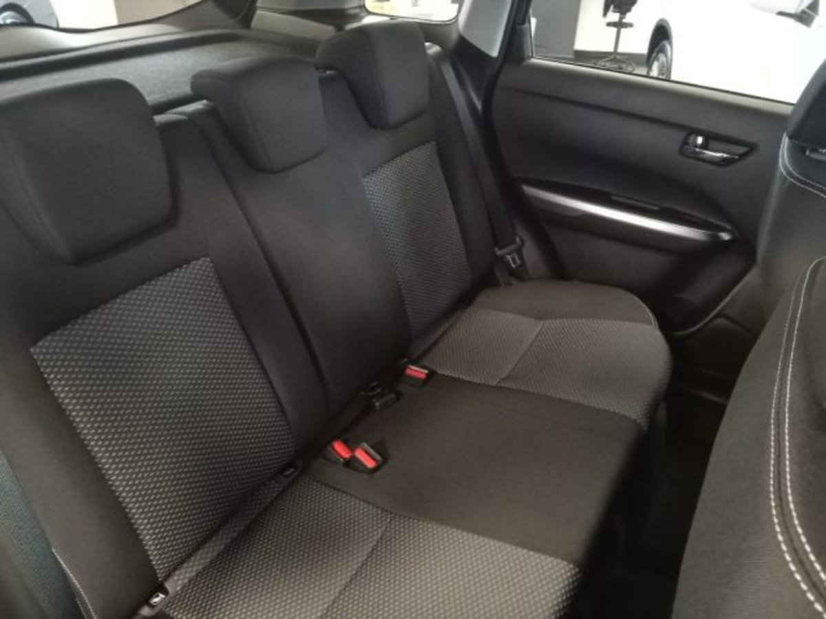 Suzuki Vitara 1.4h Top 2wd 110cv (13)