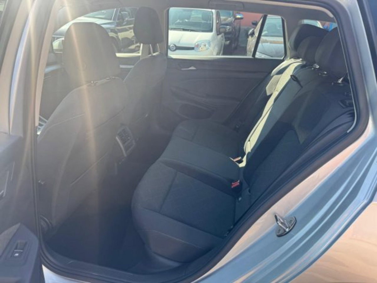 Volkswagen Golf Variant 1.5 eTSI EVO ACT DSG Life (16)