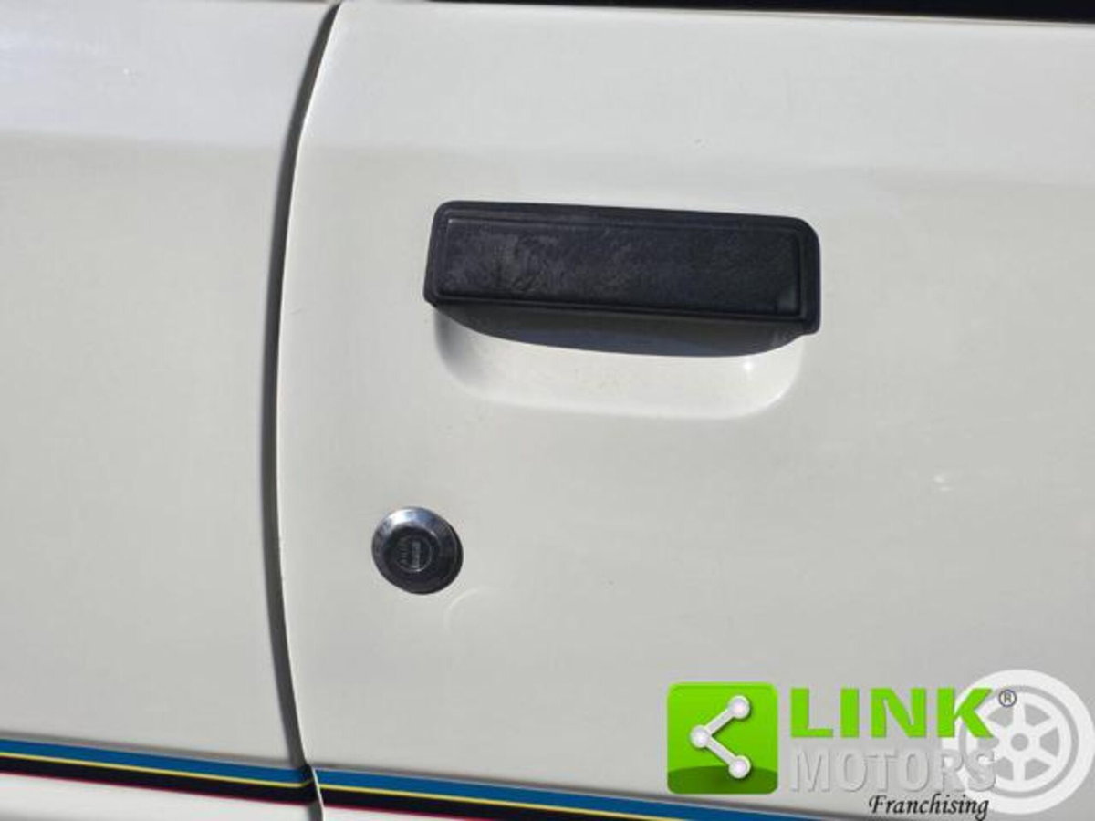 Peugeot 205 3 porte Rallye (17)