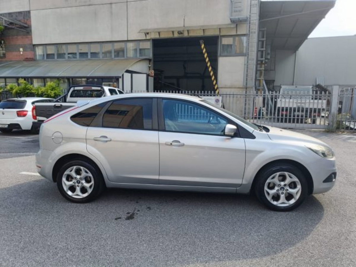 Ford Focus 1.6 (115CV) 5p. Bz.- GPL Ikon (3)