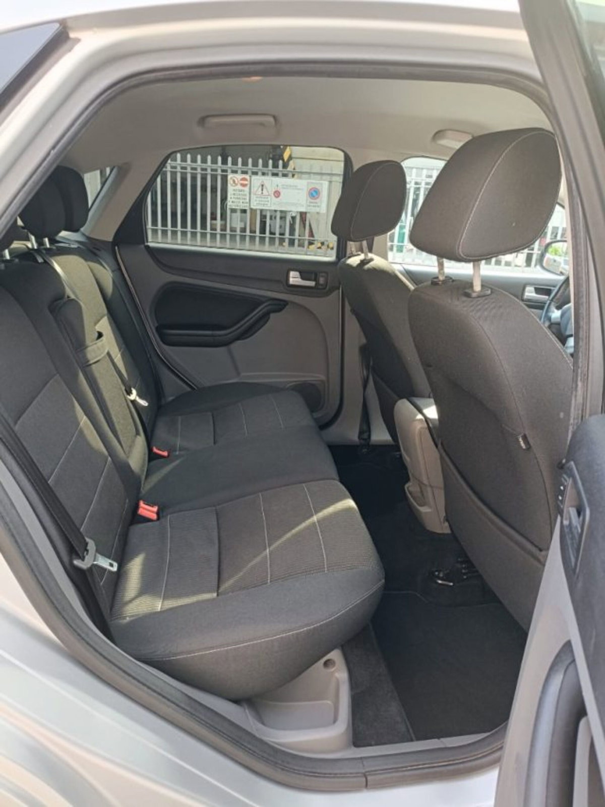 Ford Focus 1.6 (115CV) 5p. Bz.- GPL Ikon (8)