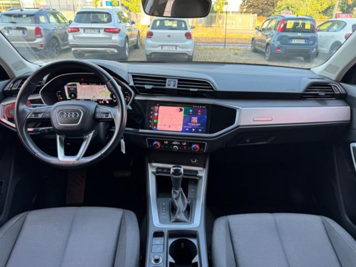 Audi Q3 45 TFSI e S tronic Business (2)