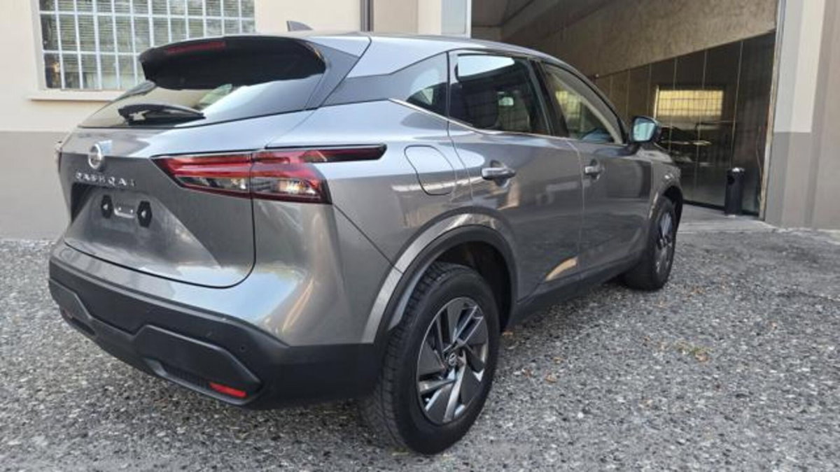 Nissan Qashqai 1.3 DIG-T 140 CV Business (4)