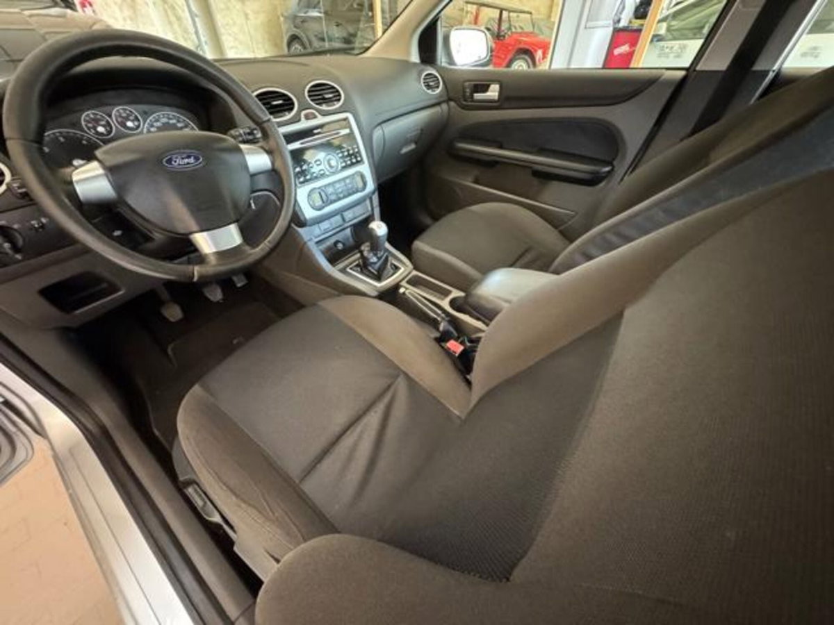 Ford Focus 1.6 TDCi (90CV) 5p. (8)