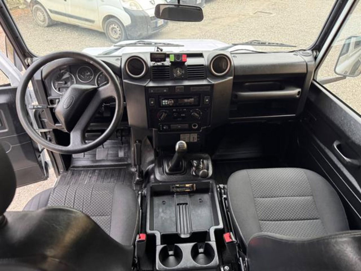 Land Rover Defender 110 2.2 TD4 Station Wagon N1 (12)