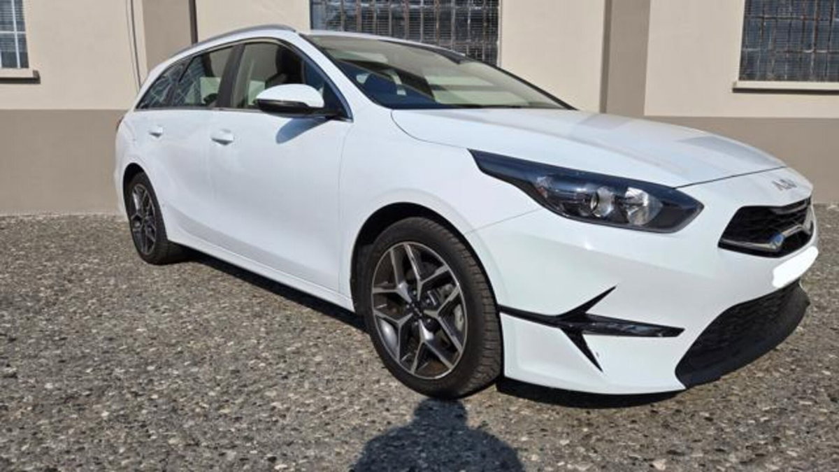 Kia Ceed Sport Wagon 1.6 CRDi 136 CV MHEV iMT SW Business Class (3)