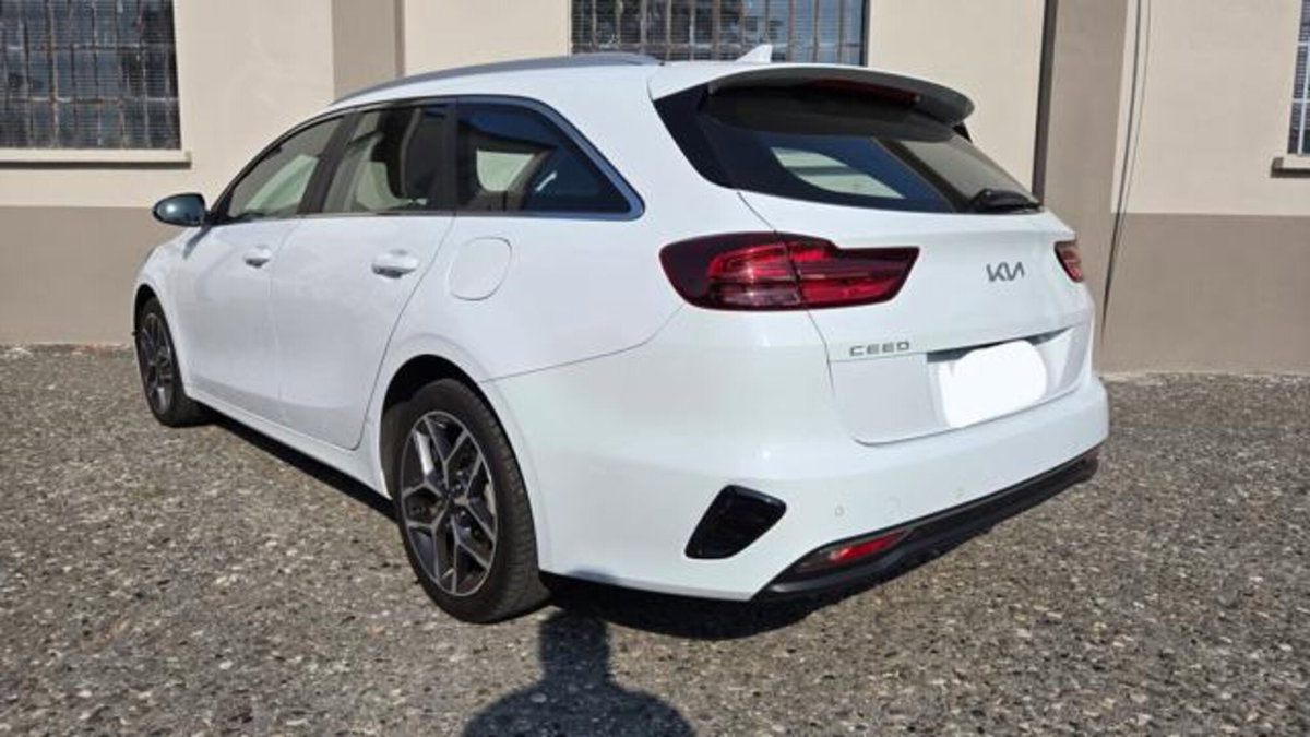 Kia Ceed Sport Wagon 1.6 CRDi 136 CV MHEV iMT SW Business Class (4)