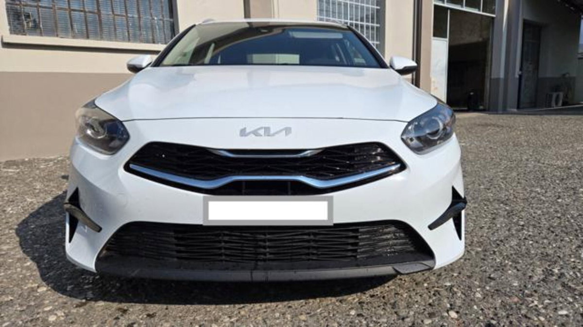 Kia Ceed Sport Wagon 1.6 CRDi 136 CV MHEV iMT SW Business Class (2)