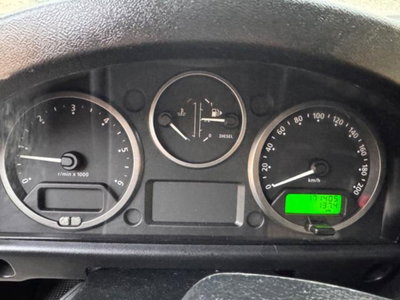 Land Rover Defender 110 2.2 TD4 Station Wagon N1 (7)