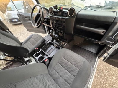 Land Rover Defender 110 2.2 TD4 Station Wagon N1 (8)