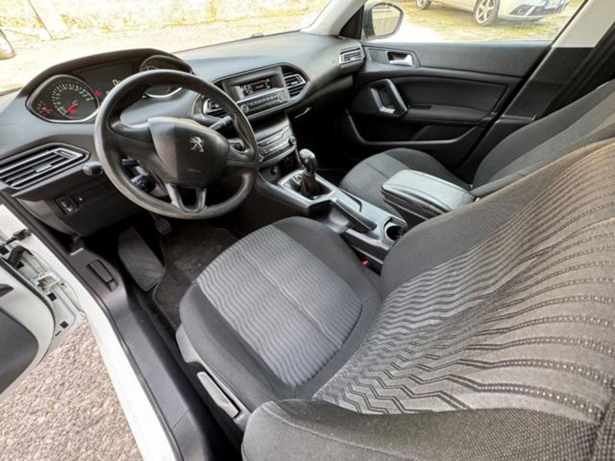 Peugeot 308 SW 1.6 HDi 92 CV Business (12)