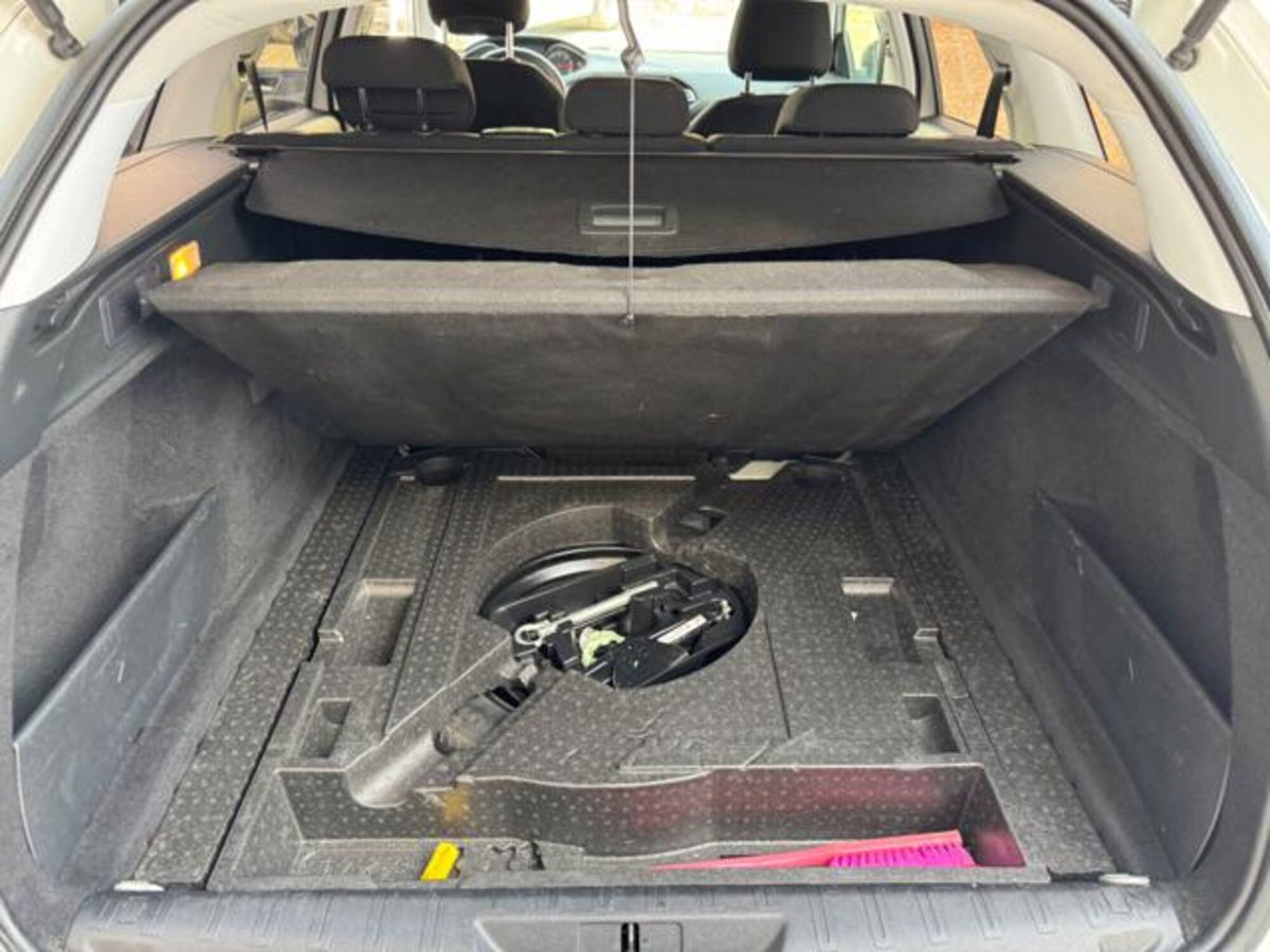 Peugeot 308 SW 1.6 HDi 92 CV Business (14)