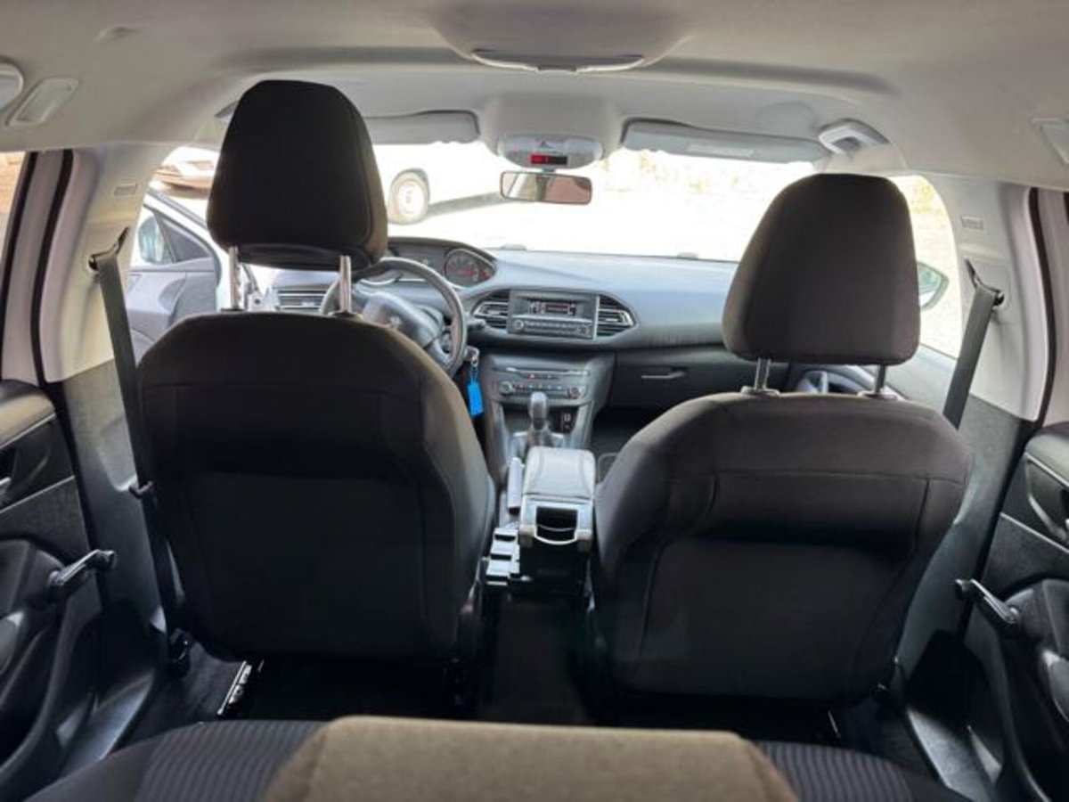 Peugeot 308 SW 1.6 HDi 92 CV Business (15)