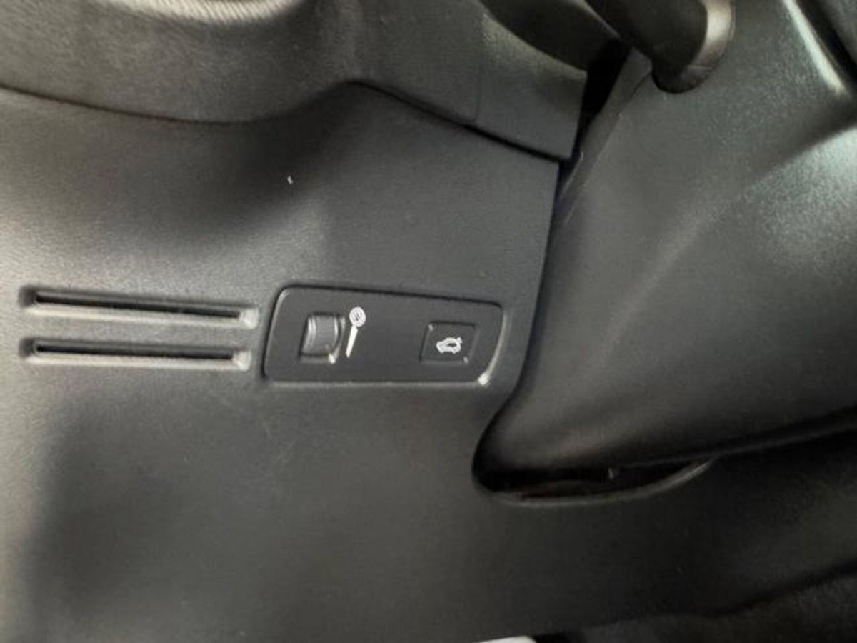 Volvo XC40 T2 automatico Core (14)