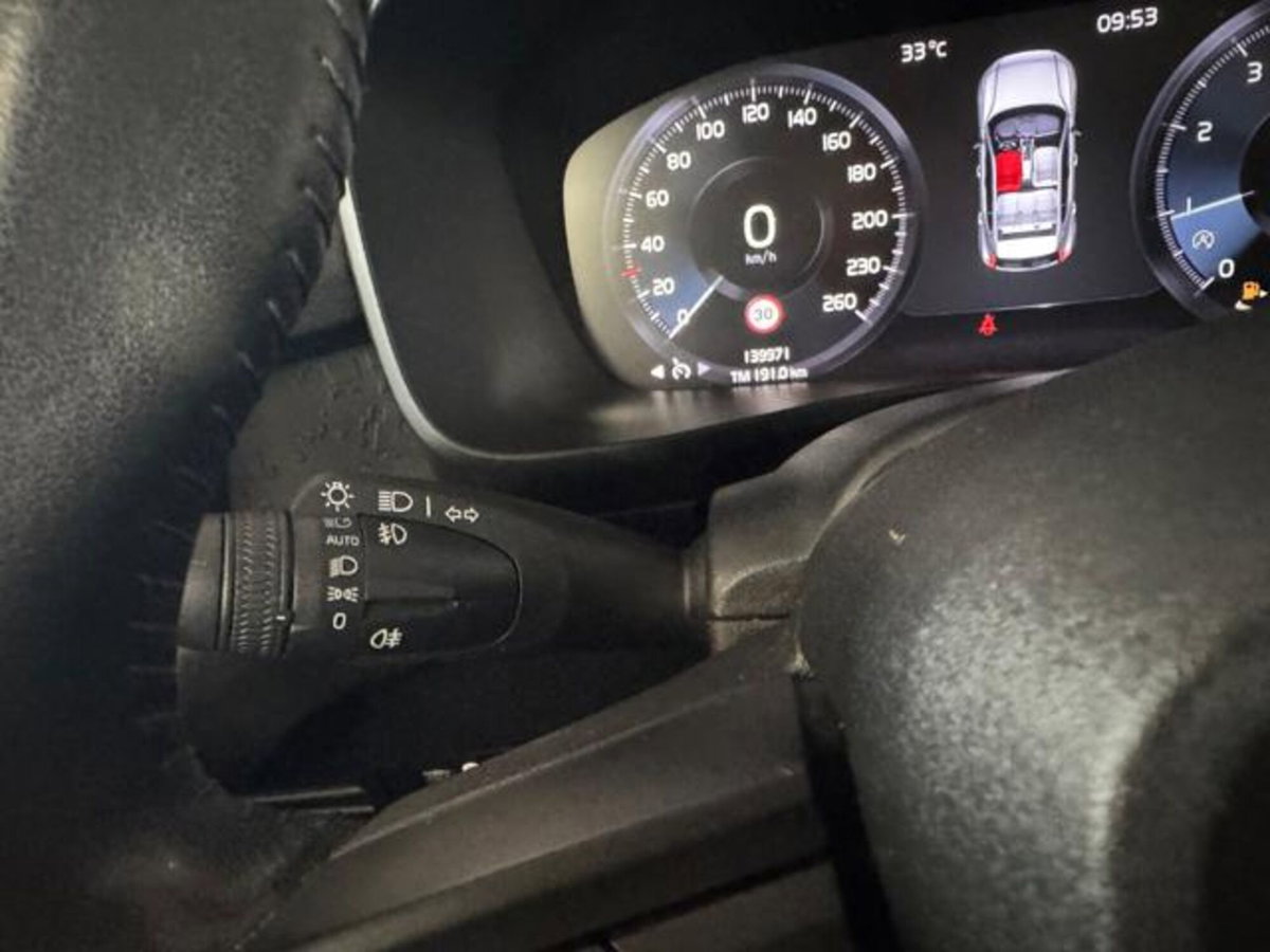 Volvo XC40 T2 automatico Core (15)