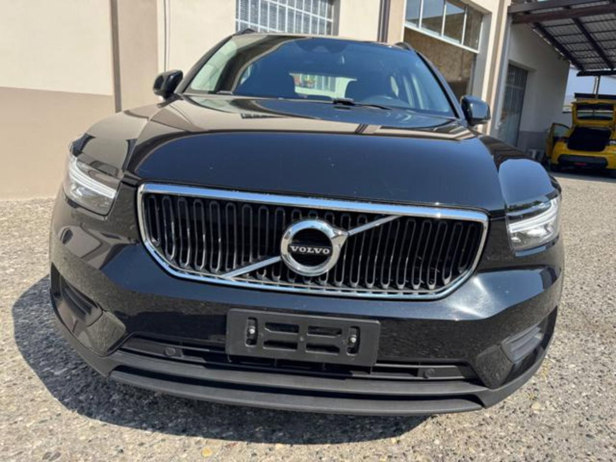 Volvo XC40 T2 automatico Core (2)