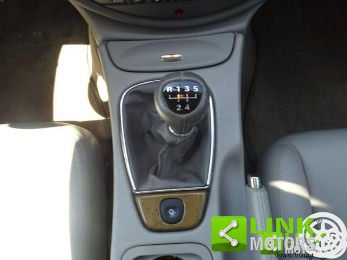 Jaguar S-Type 3.0 V6 Executive (18)