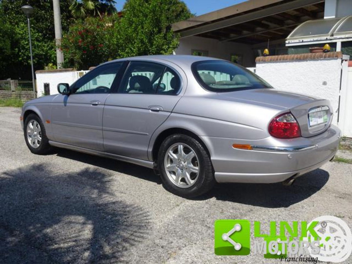 Jaguar S-Type 3.0 V6 Executive (3)