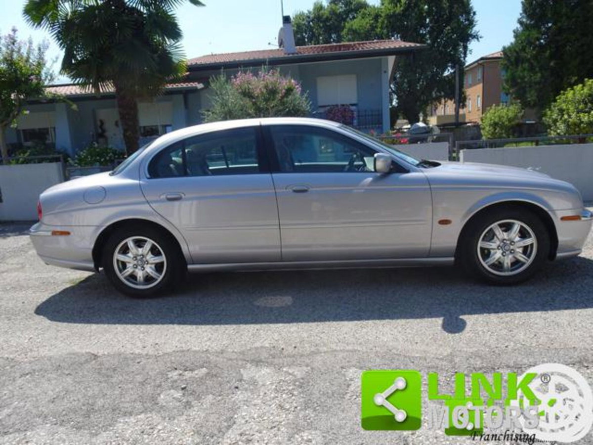 Jaguar S-Type 3.0 V6 Executive (6)