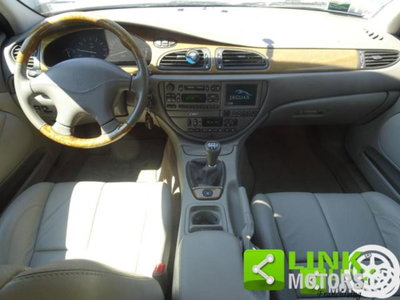 Jaguar S-Type 3.0 V6 Executive (9)