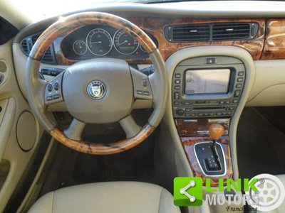 Jaguar X-Type 3.0 V6 24V cat Executive (18)
