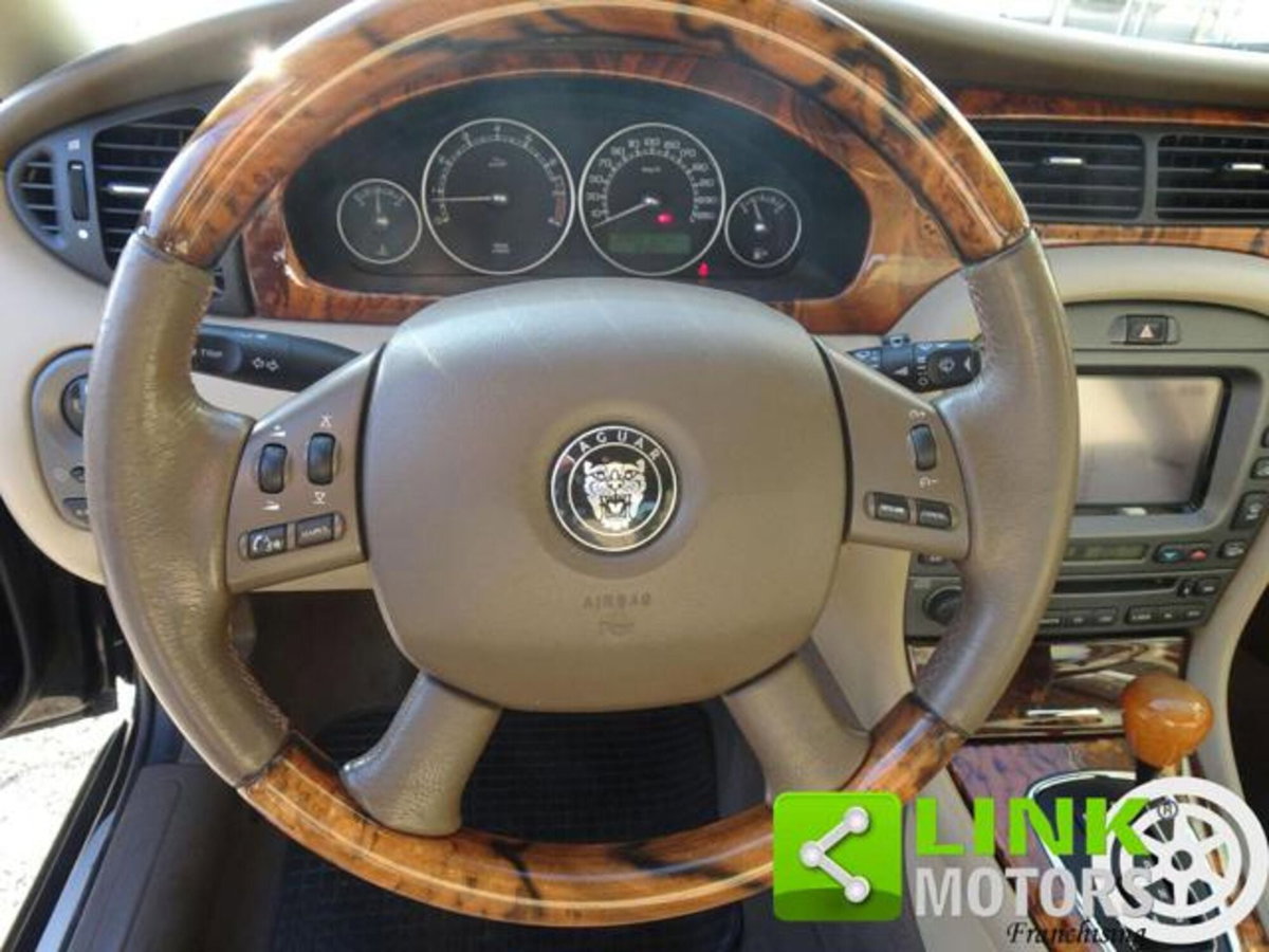 Jaguar X-Type 3.0 V6 24V cat Executive (9)