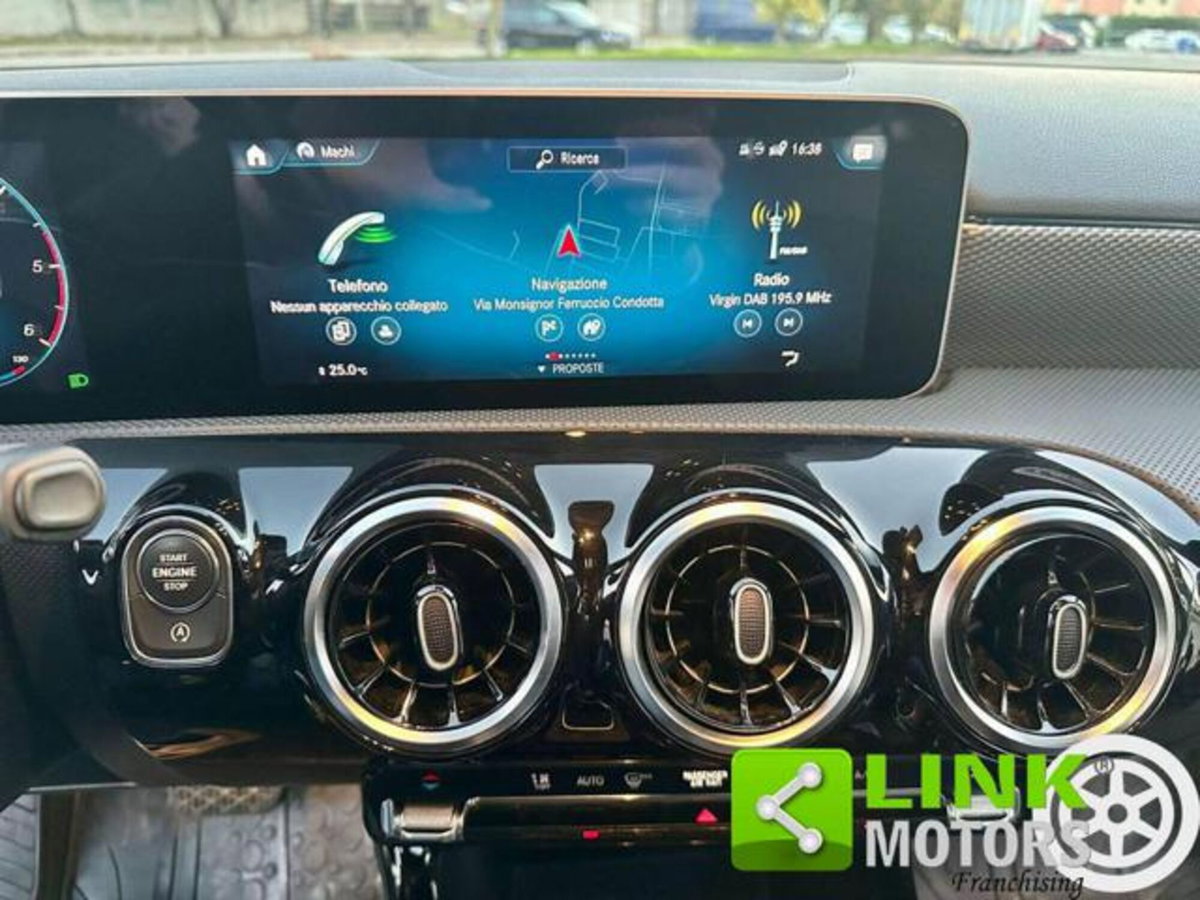 Mercedes-Benz Classe A Sedan 180 d 4p. Sport (15)