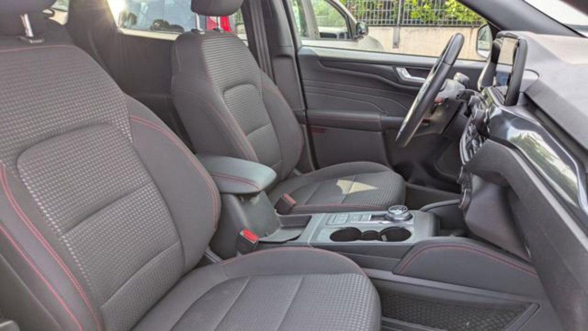 Ford Kuga 1.5 EcoBlue 120 CV 2WD ST-Line (11)