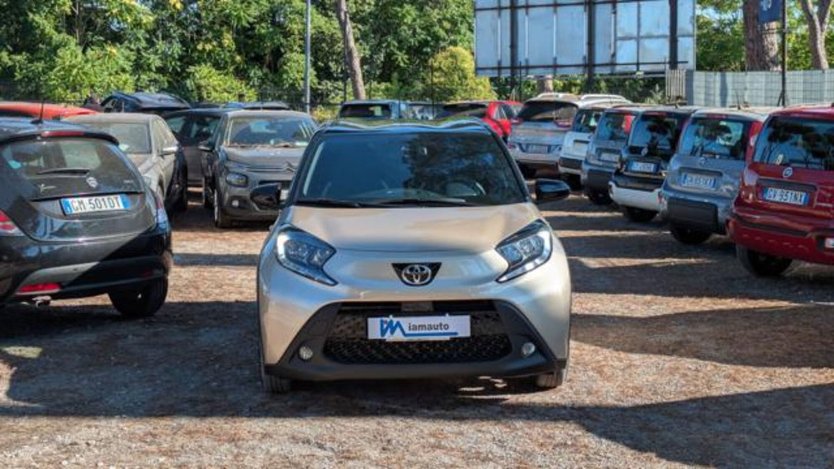 Toyota Aygo X 1.0 Lounge 72cv (2)