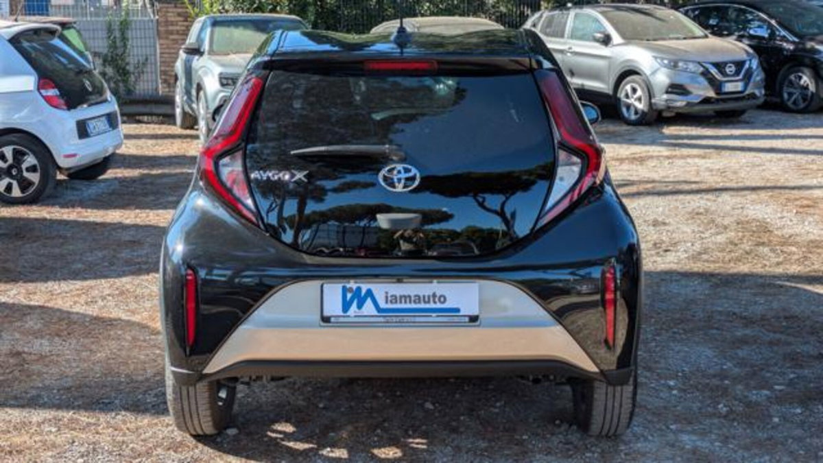 Toyota Aygo X 1.0 Lounge 72cv (5)
