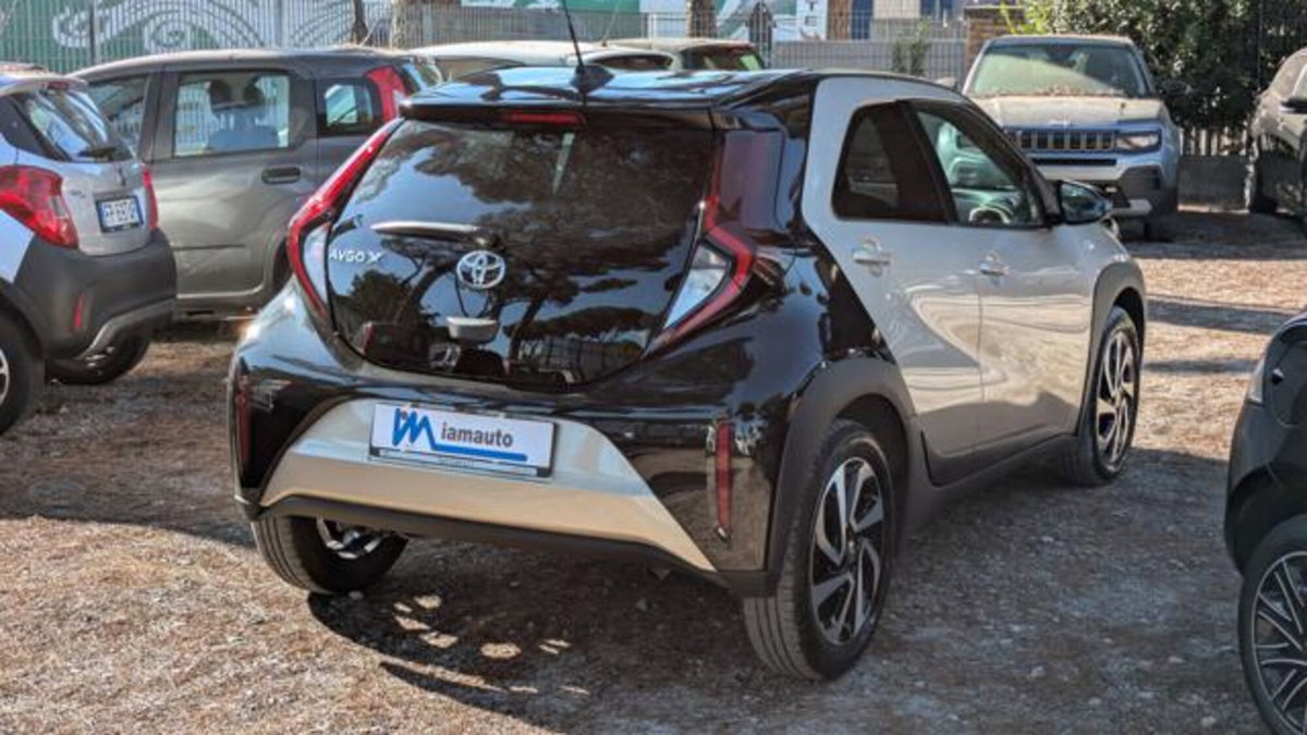 Toyota Aygo X 1.0 Lounge 72cv (6)