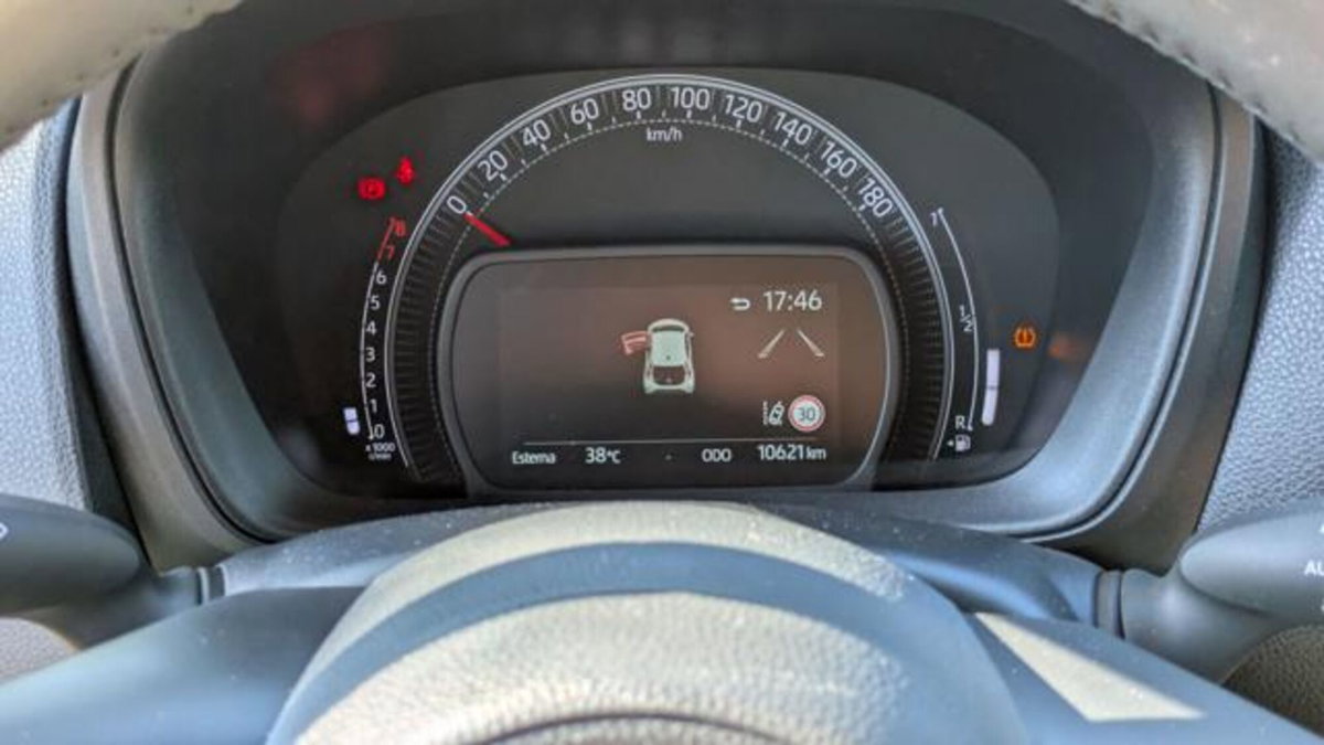 Toyota Aygo X 1.0 Lounge 72cv (8)
