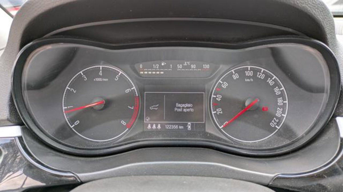 Opel Corsa 1.4 90CV GPL Tech 5 porte n-Joy (9)