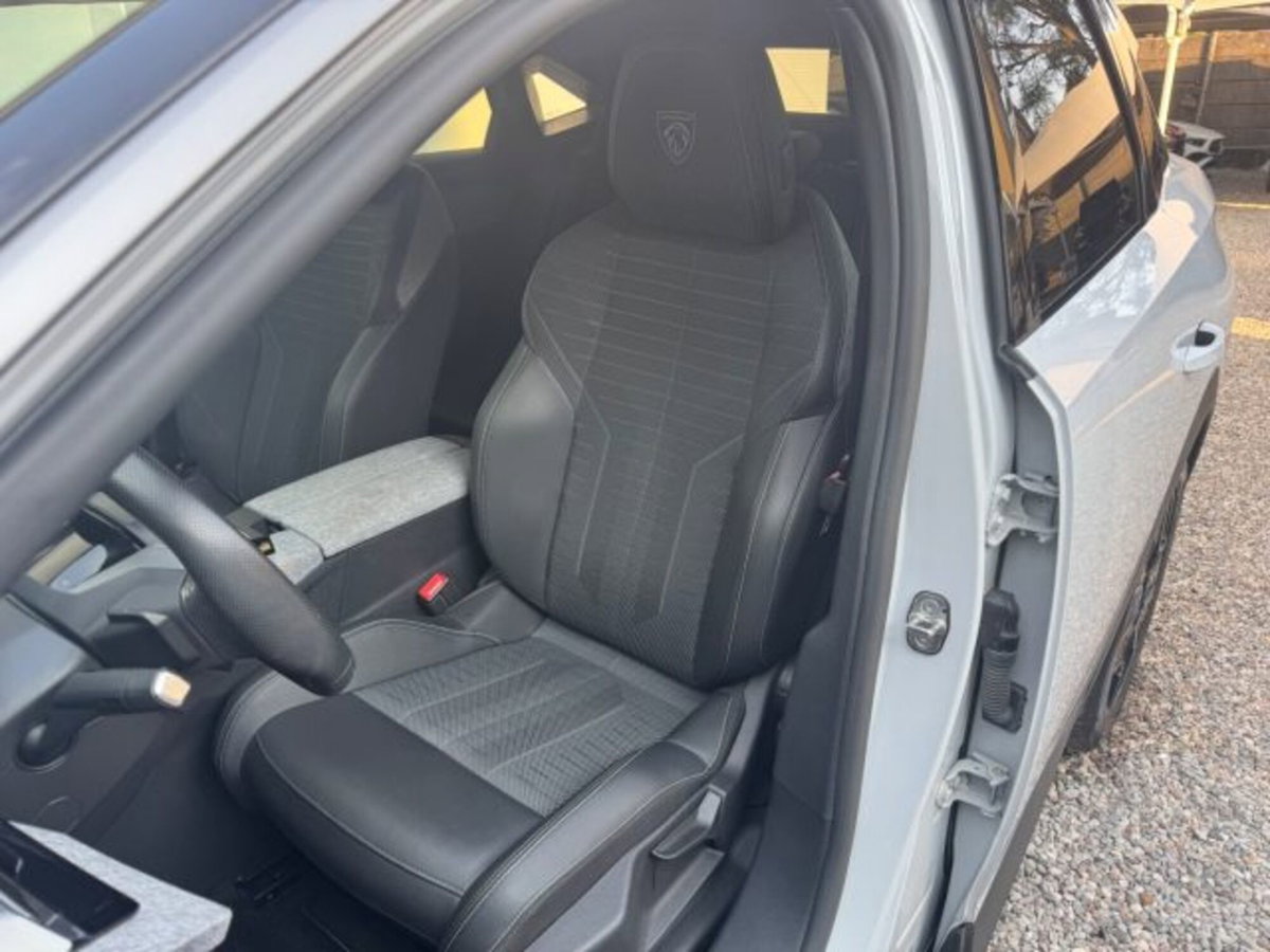 Peugeot 3008 1.2 hybrid GT Exclusive 145cv e-dcs6 (10)