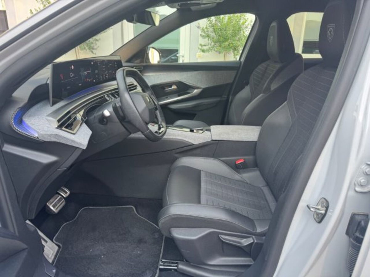 Peugeot 3008 1.2 hybrid GT Exclusive 145cv e-dcs6 (12)