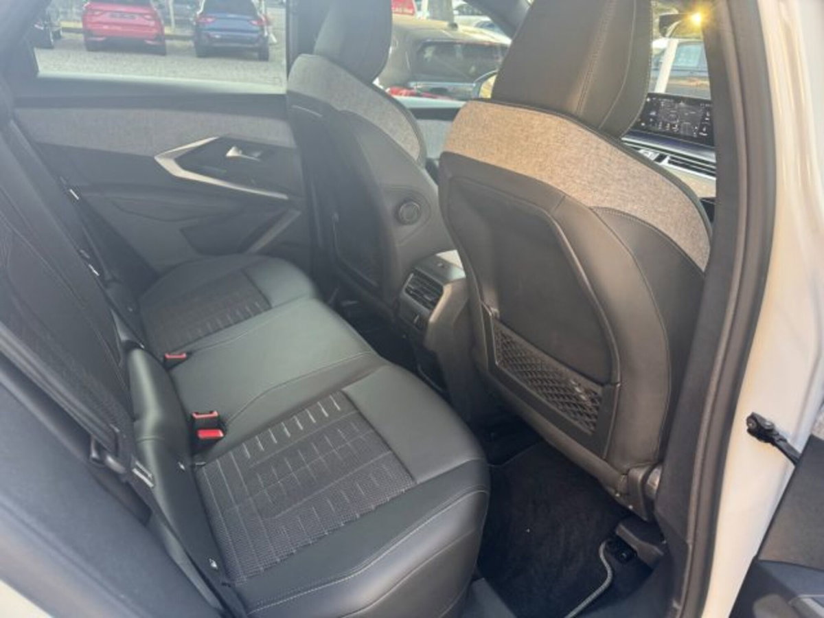 Peugeot 3008 1.2 hybrid GT Exclusive 145cv e-dcs6 (18)