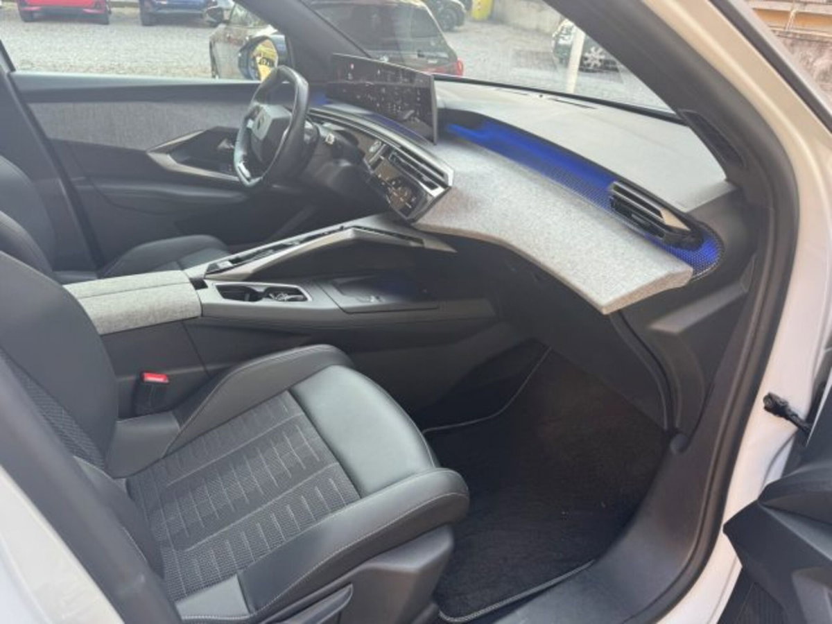 Peugeot 3008 1.2 hybrid GT Exclusive 145cv e-dcs6 (19)