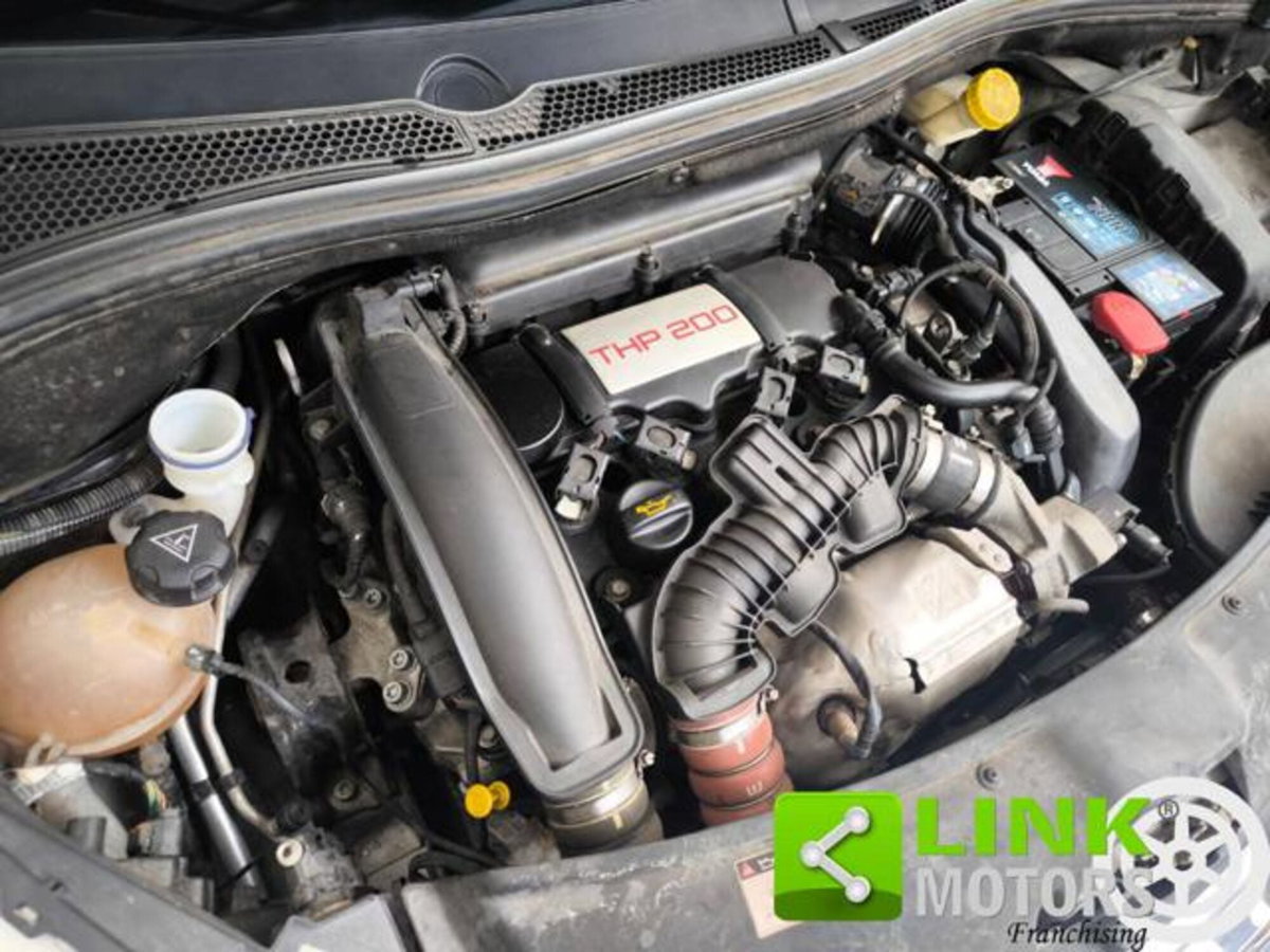 Peugeot 208 THP 200 CV 3 porte GTi (10)