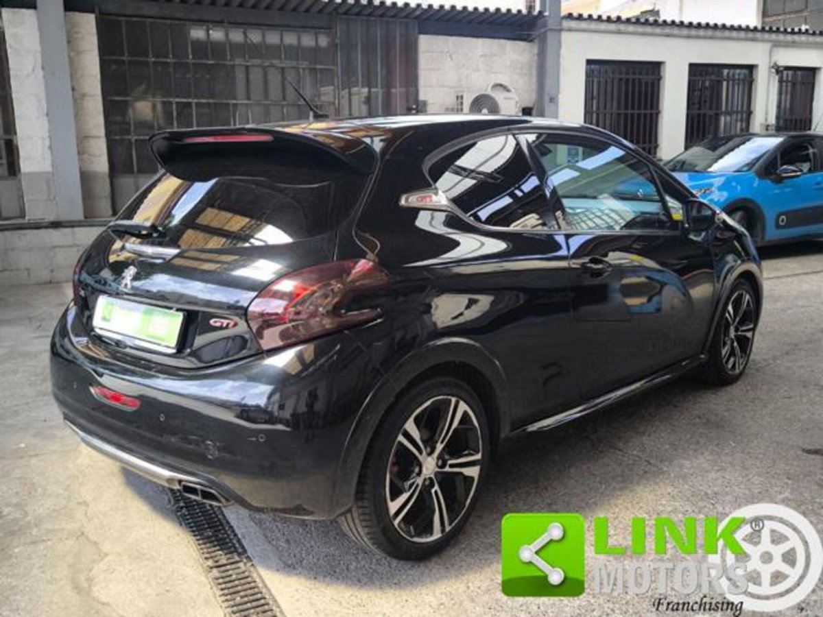 Peugeot 208 THP 200 CV 3 porte GTi (8)
