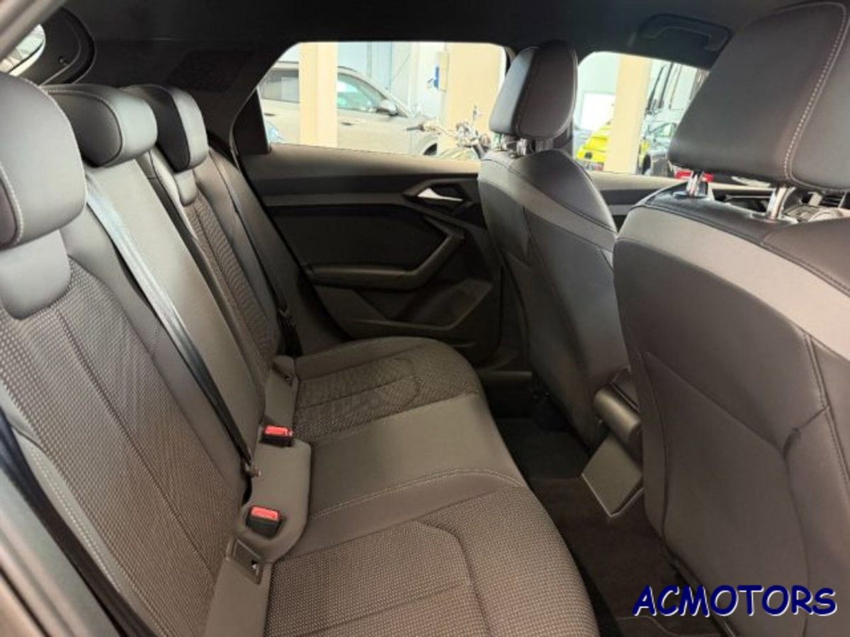 Audi A1 allstreet allstreet 35 TFSI S tronic Identity Contrast (12)