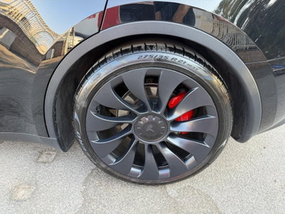 Tesla Model Y Performance Dual Motor awd (16)