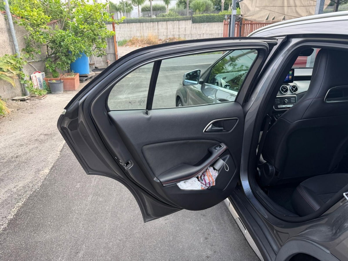 Mercedes-Benz GLA SUV 200 d Automatic 4Matic Premium (18)