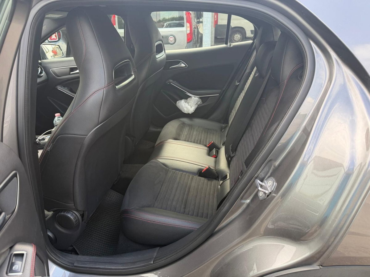 Mercedes-Benz GLA SUV 200 d Automatic 4Matic Premium (19)