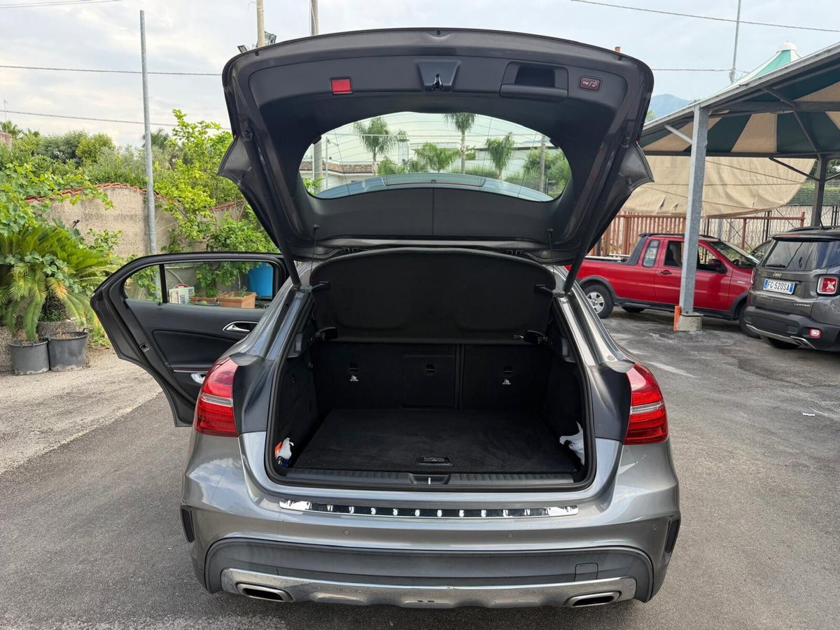 Mercedes-Benz GLA SUV 200 d Automatic 4Matic Premium (20)