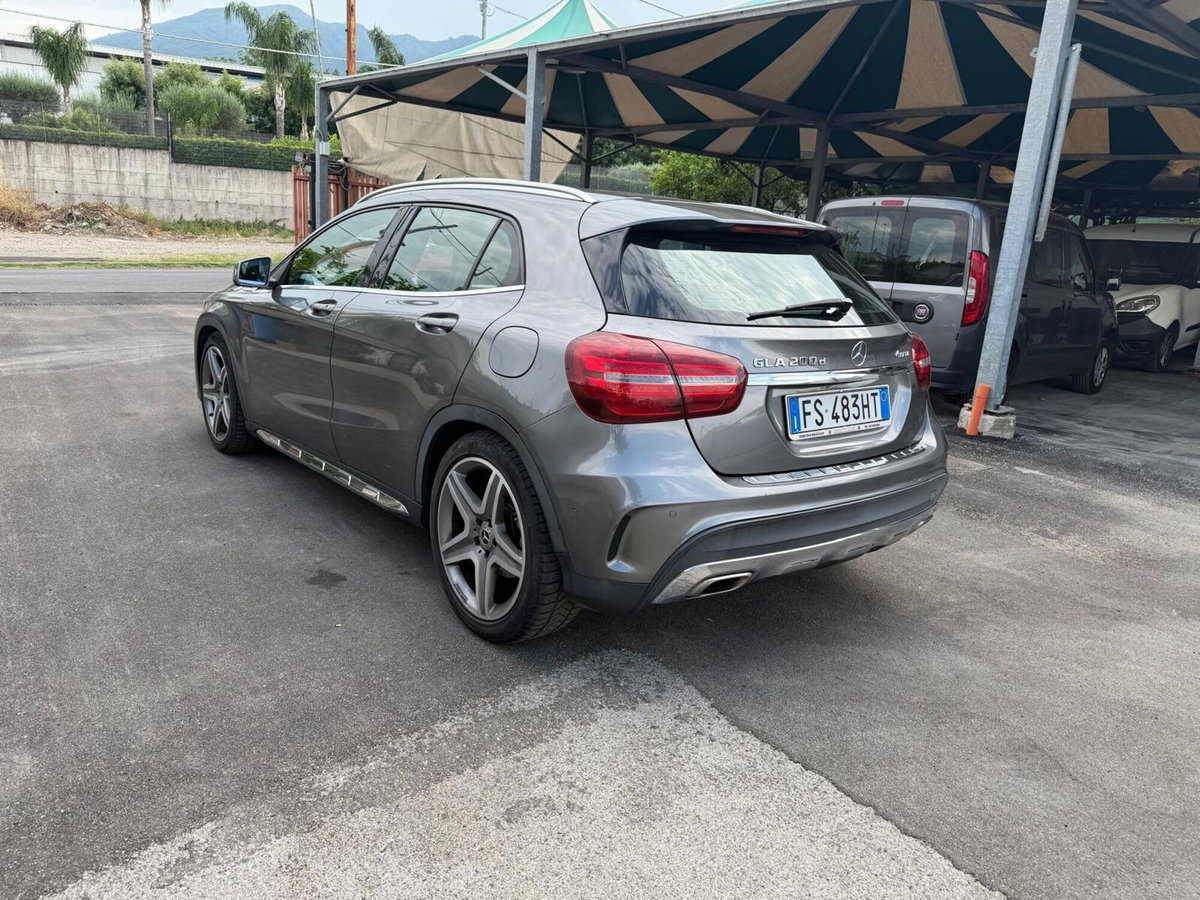 Mercedes-Benz GLA SUV 200 d Automatic 4Matic Premium (4)