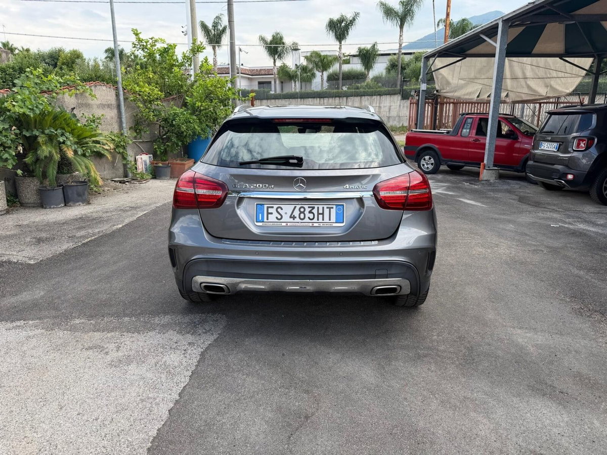 Mercedes-Benz GLA SUV 200 d Automatic 4Matic Premium (5)