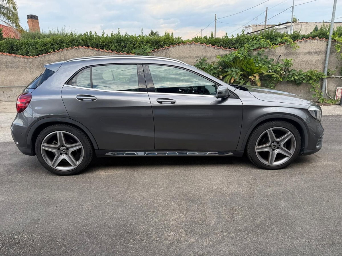 Mercedes-Benz GLA SUV 200 d Automatic 4Matic Premium (7)