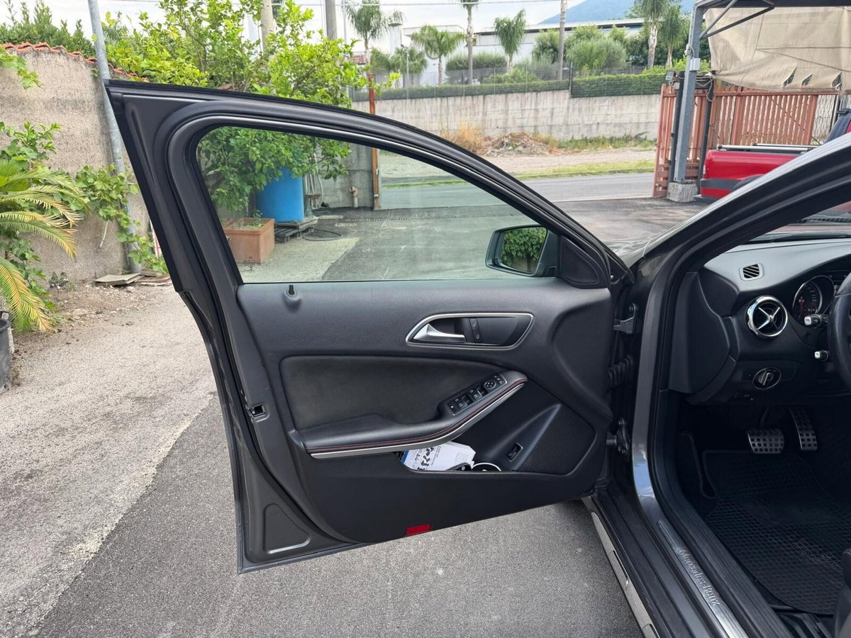 Mercedes-Benz GLA SUV 200 d Automatic 4Matic Premium (9)